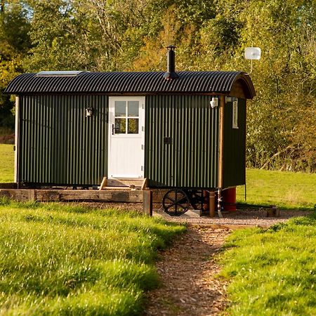 Harrys Hideout - Shepherd'S Huts At Harrys Cottages Pen-y-Clawdd Cameră foto